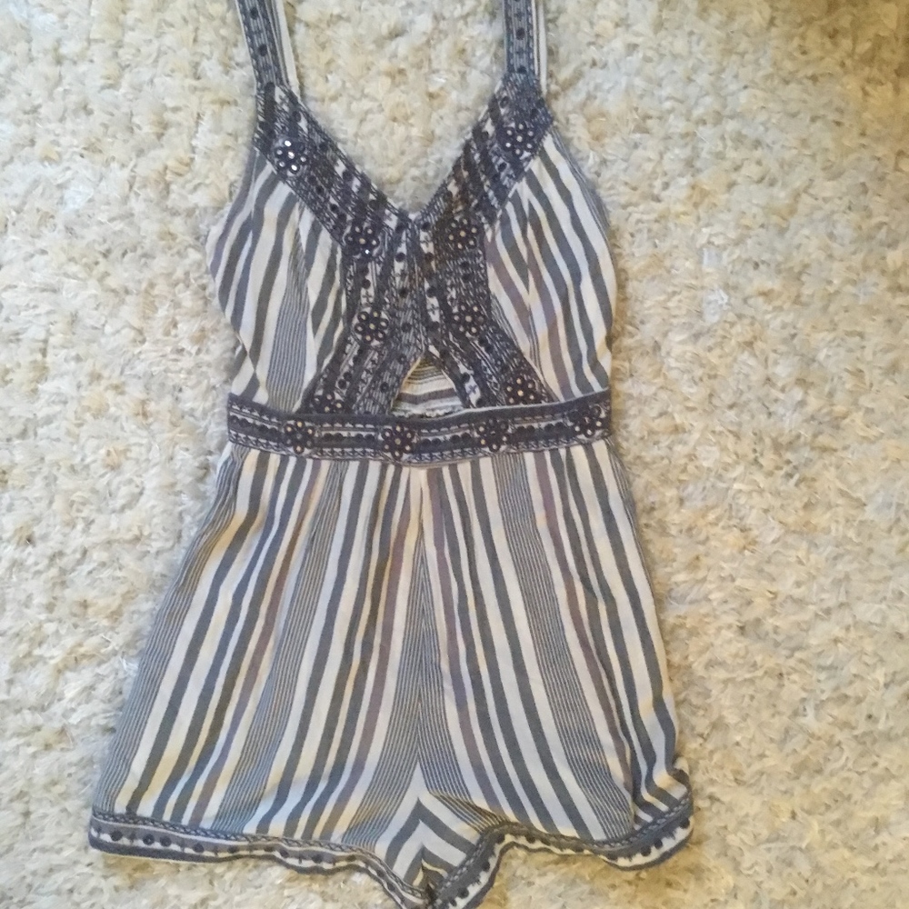 AMEWRICAN EAGLE ROMPER SIZE XS